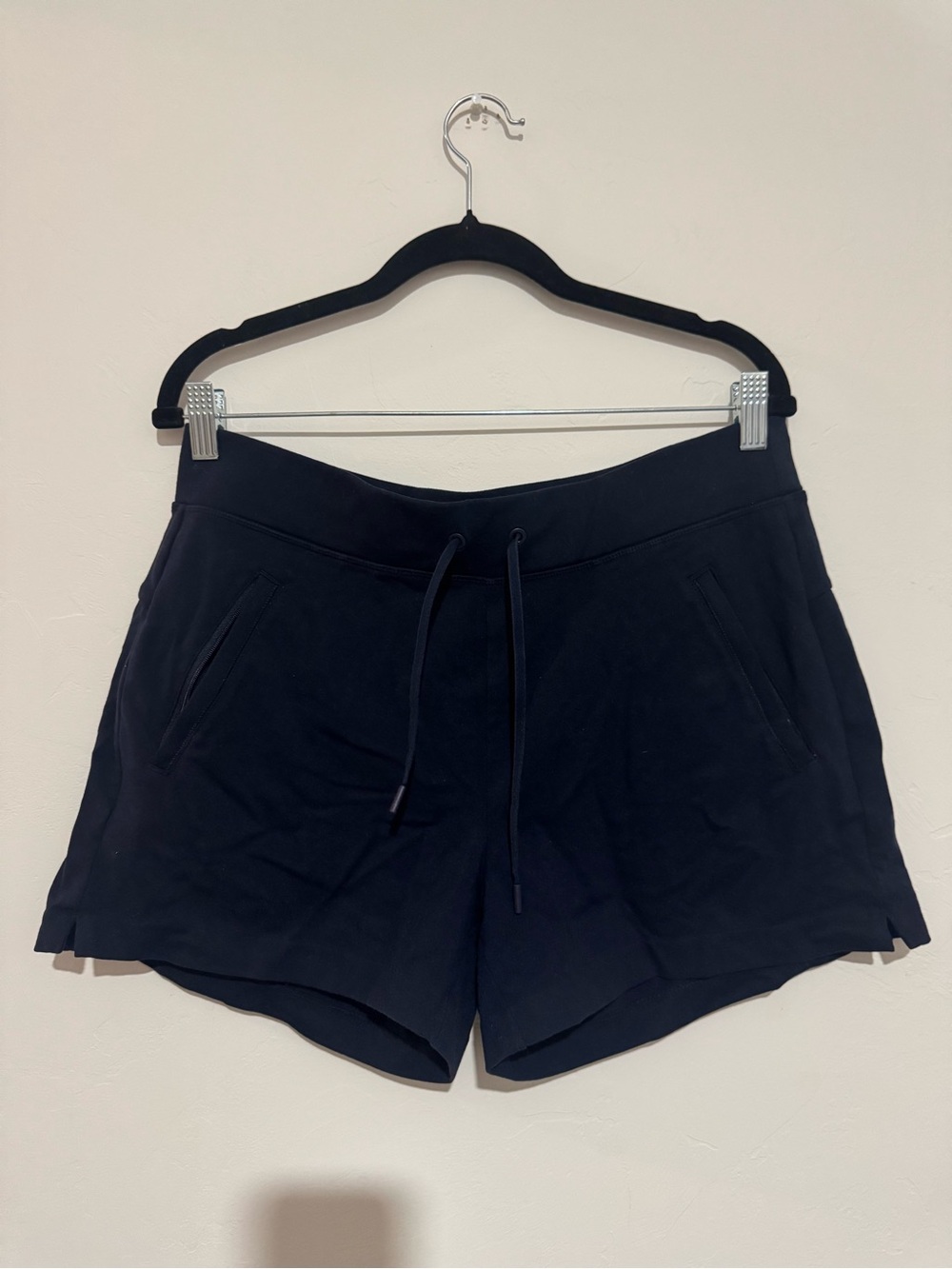 Athleta Navy Blue Drawstring Mid-Rise Athletic Shorts Women's Size Medium